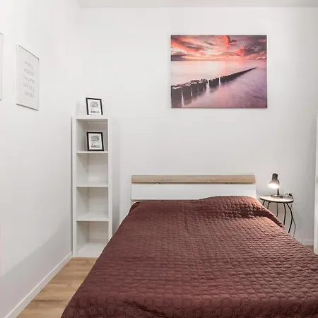 1 Bedroom Stunning In Apartment