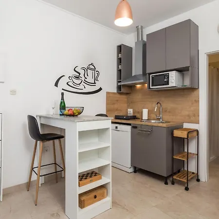 Apartment 1 Bedroom Stunning In *